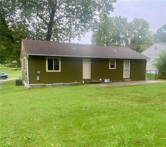 5201 S Norfleet Road, Independence, MO 64055