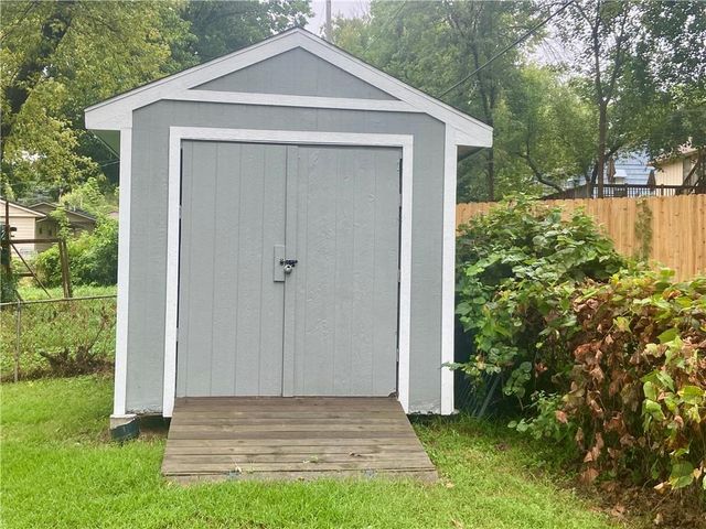 5201 S Norfleet Road, Independence, MO 64055