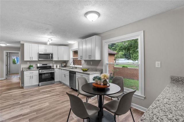 9 Rhodelia LN, Poquoson, VA 23662