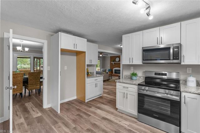 9 Rhodelia LN, Poquoson, VA 23662