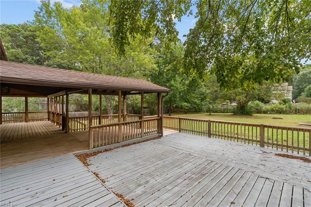 9 Rhodelia LN, Poquoson, VA 23662