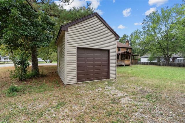 9 Rhodelia LN, Poquoson, VA 23662