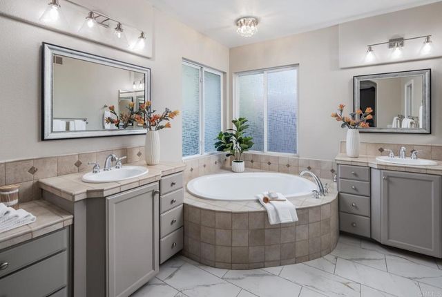 8092 Paseo Arrayan, Carlsbad, CA 92009