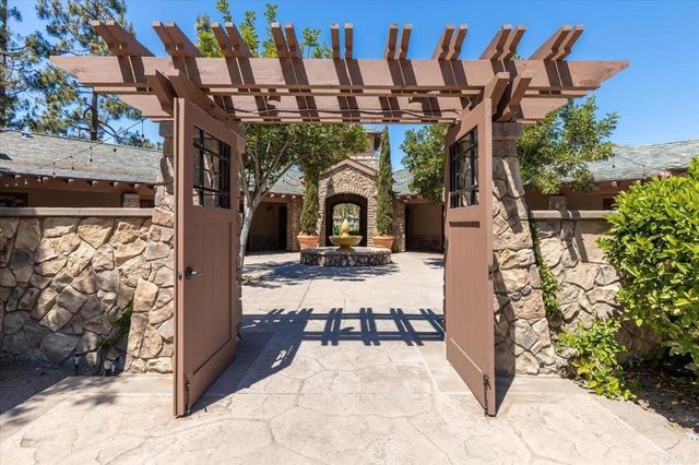 8092 Paseo Arrayan, Carlsbad, CA 92009