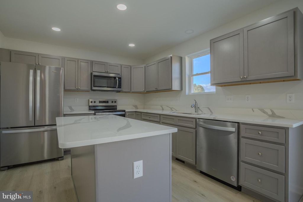 515 S. SPRING ST, Martinsburg, WV 25401