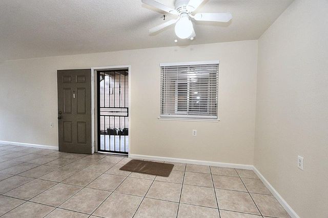 1019 Dornajo Way, Sacramento, CA 95825