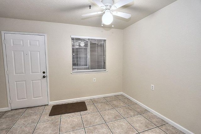 1019 Dornajo Way, Sacramento, CA 95825