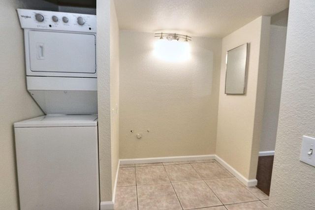 1019 Dornajo Way, Sacramento, CA 95825