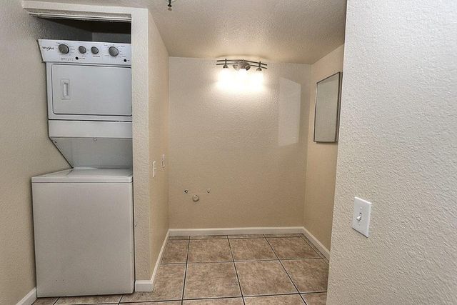 1019 Dornajo Way, Sacramento, CA 95825