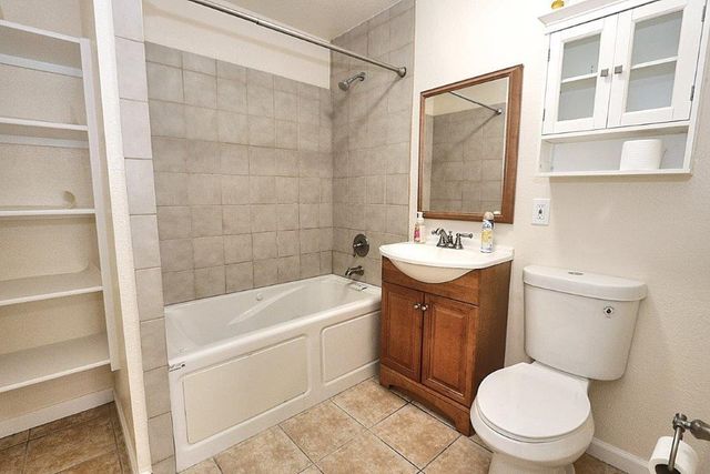 1019 Dornajo Way, Sacramento, CA 95825