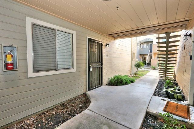 1019 Dornajo Way, Sacramento, CA 95825
