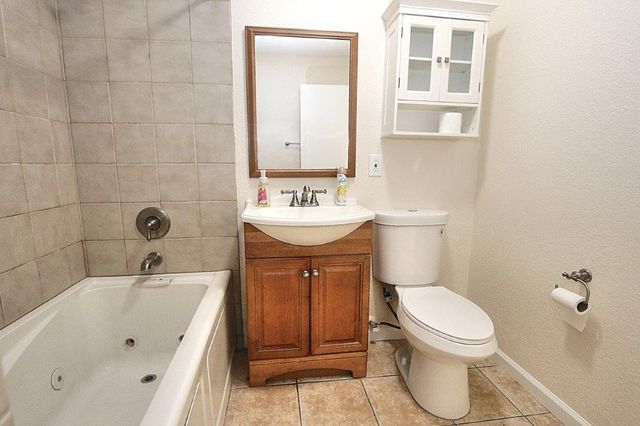 1019 Dornajo Way, Sacramento, CA 95825