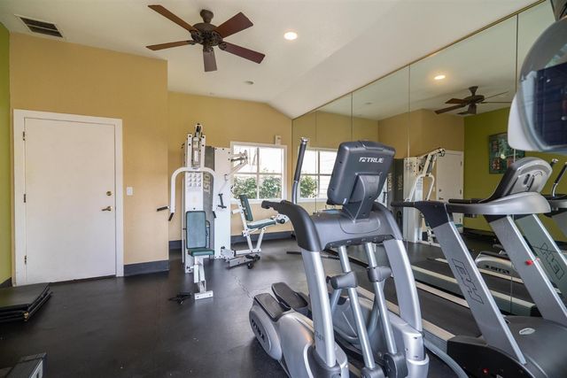 1019 Dornajo Way, Sacramento, CA 95825