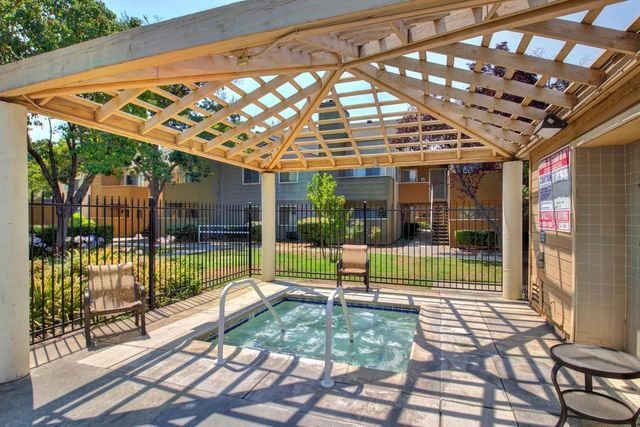 1019 Dornajo Way, Sacramento, CA 95825