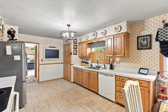 225 W BELL STREET, Neenah, WI 54956