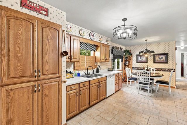 225 W BELL STREET, Neenah, WI 54956