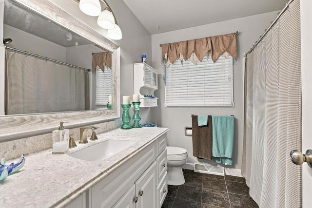 225 W BELL STREET, Neenah, WI 54956