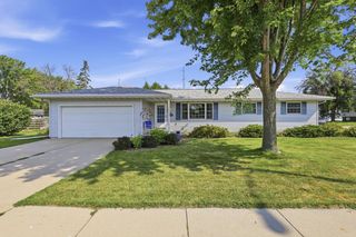 225 W BELL STREET, Neenah, WI 54956