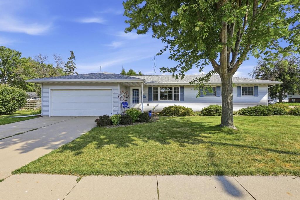 225 W BELL STREET, Neenah, WI 54956