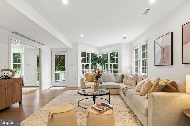 4512 VAN NESS ST NW, Washington, DC 20016