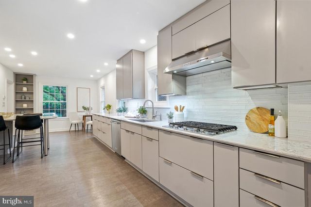 4512 VAN NESS ST NW, Washington, DC 20016