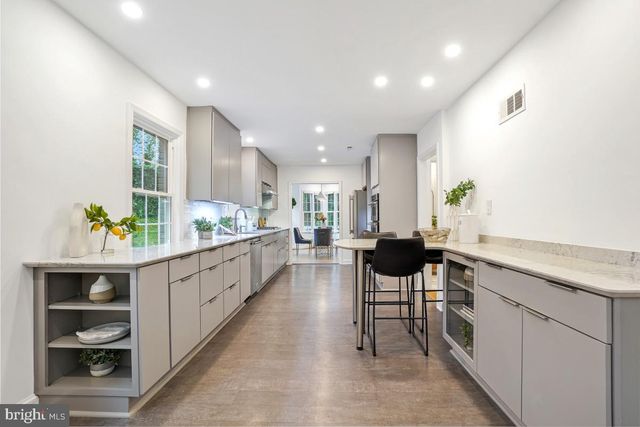 4512 VAN NESS ST NW, Washington, DC 20016
