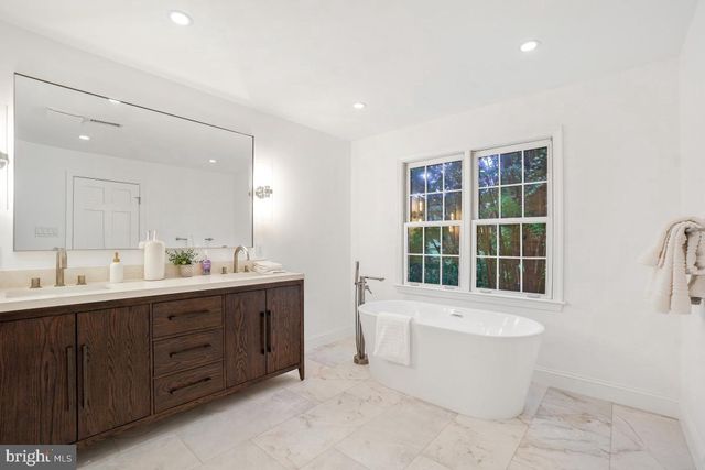 4512 VAN NESS ST NW, Washington, DC 20016