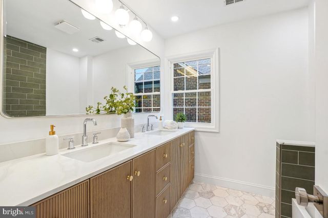 4512 VAN NESS ST NW, Washington, DC 20016