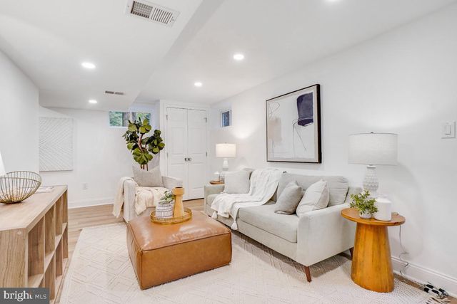 4512 VAN NESS ST NW, Washington, DC 20016