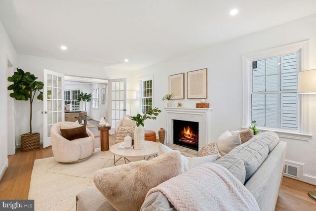 4512 VAN NESS ST NW, Washington, DC 20016