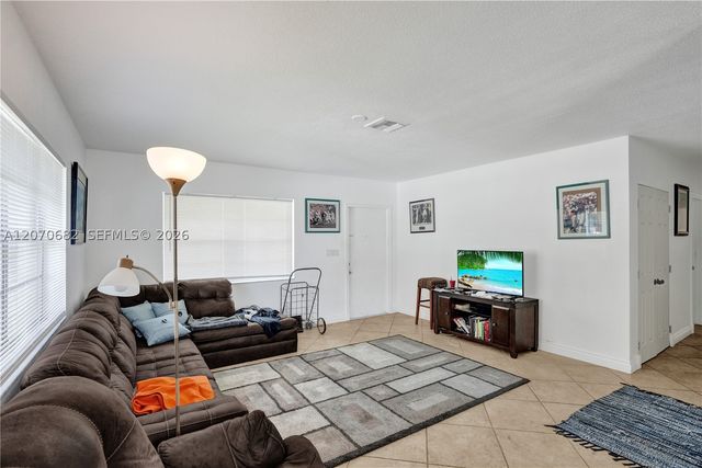 5706-5708 Lincoln St 1-2, Hollywood, FL 33021