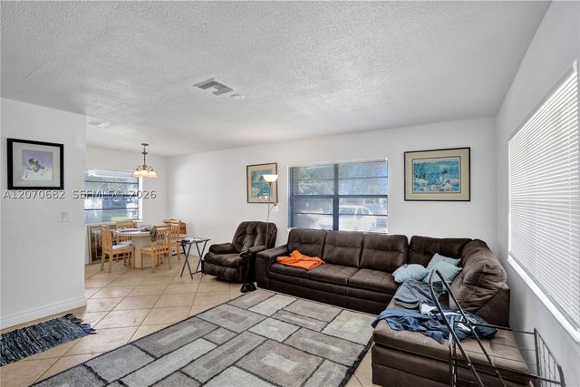 5706-5708 Lincoln St 1-2, Hollywood, FL 33021