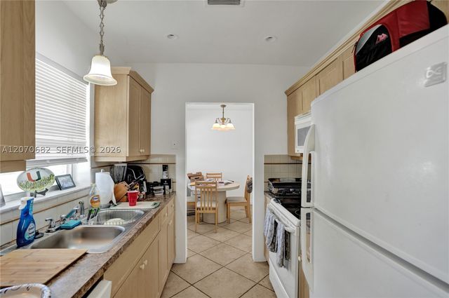 5706-5708 Lincoln St 1-2, Hollywood, FL 33021