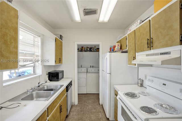 5706-5708 Lincoln St 1-2, Hollywood, FL 33021