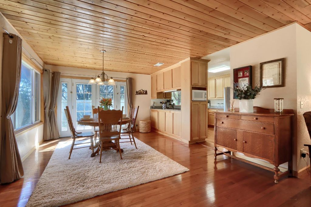 Image 10 of property listing at 5840 Evergreen Lane, Mariposa, CA 95338