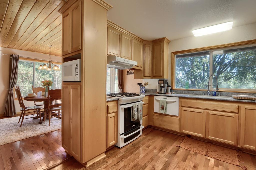 Image 15 of property listing at 5840 Evergreen Lane, Mariposa, CA 95338