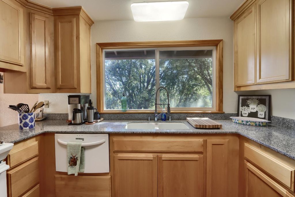 Image 16 of property listing at 5840 Evergreen Lane, Mariposa, CA 95338