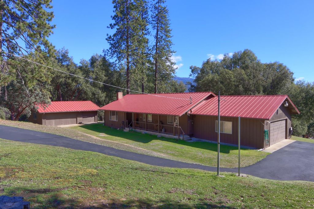Image 2 of property listing at 5840 Evergreen Lane, Mariposa, CA 95338