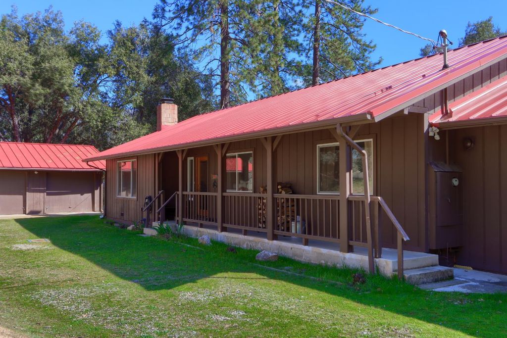 Image 5 of property listing at 5840 Evergreen Lane, Mariposa, CA 95338