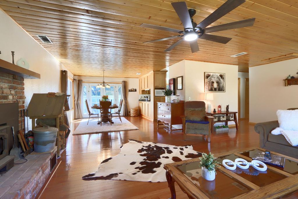 Image 9 of property listing at 5840 Evergreen Lane, Mariposa, CA 95338