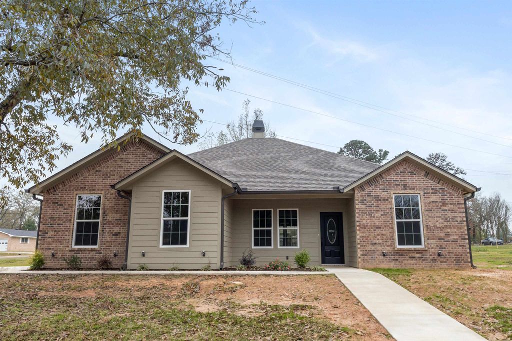 106 Royal St, Gilmer, TX 75645