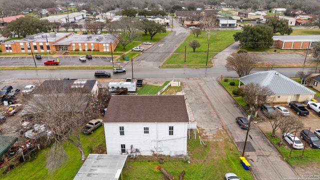 901 N Saint Joseph, Gonzales, TX 78629