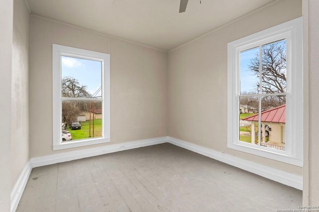 901 N Saint Joseph, Gonzales, TX 78629