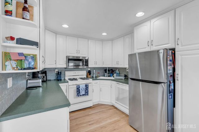 61 Cypress Drive, Colonia, NJ 07067