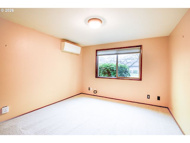 475 BANTON Ave, Eugene, OR 97404