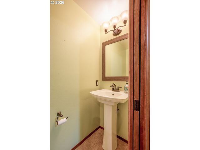 475 BANTON Ave, Eugene, OR 97404