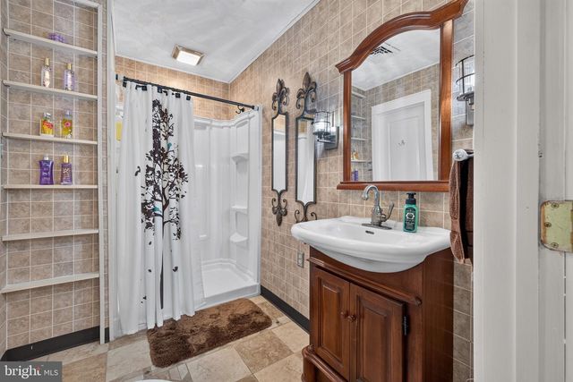 320 BARNESTON RD, Glenmoore, PA 19343