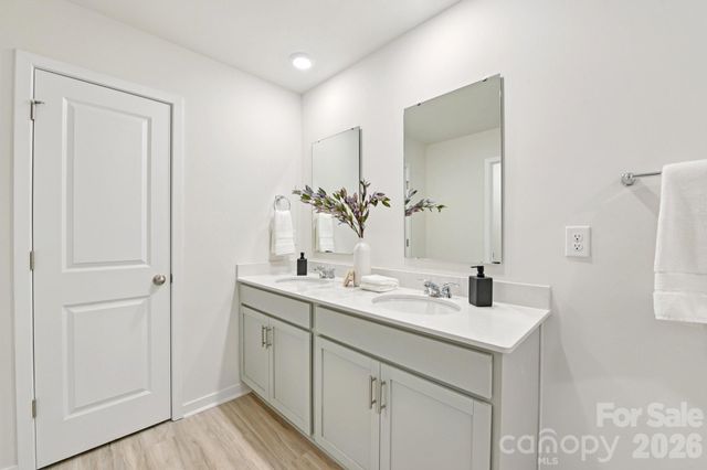 608 13th Avenue Drive NE, Hickory, NC 28601