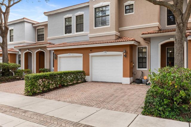 138 E Astor Circle, Delray Beach, FL 33484