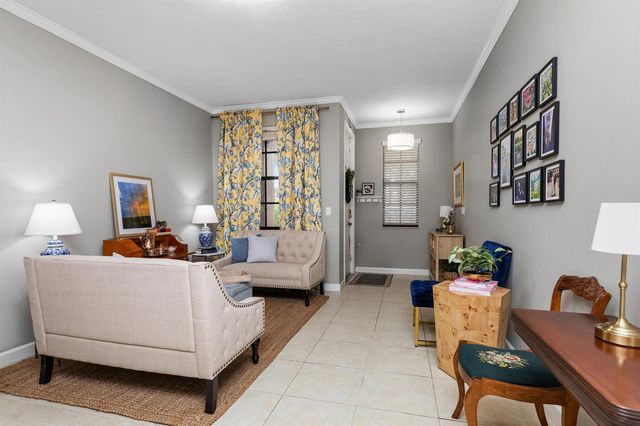 138 E Astor Circle, Delray Beach, FL 33484